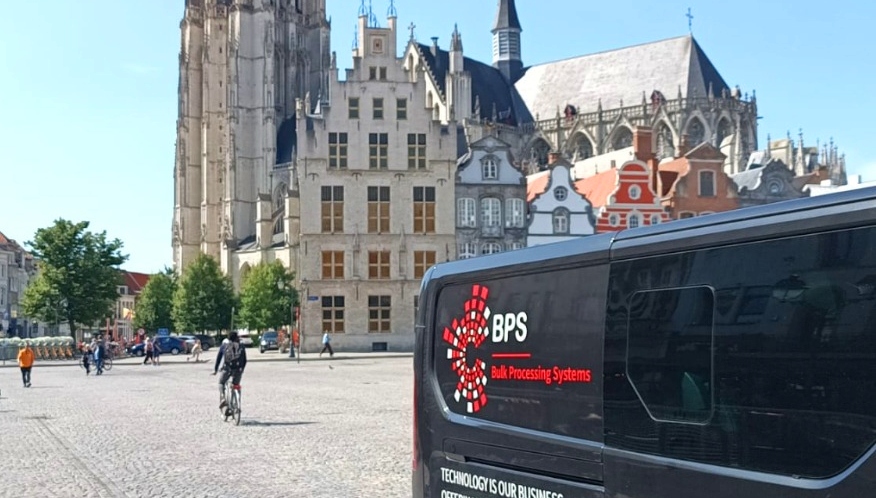 Hydraulische luiken op de grote markt van Mechelen